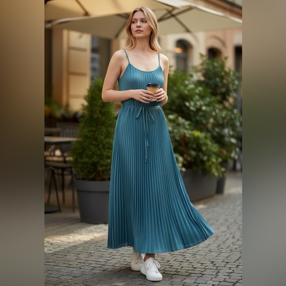 Sam Edelman Dresses & Skirts - SAM EDELMAN SATIN PLISSE DRESS INDUSTRIAL GREEN BERY GOOD COND SIZE (M)